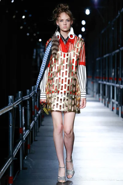 Look 15